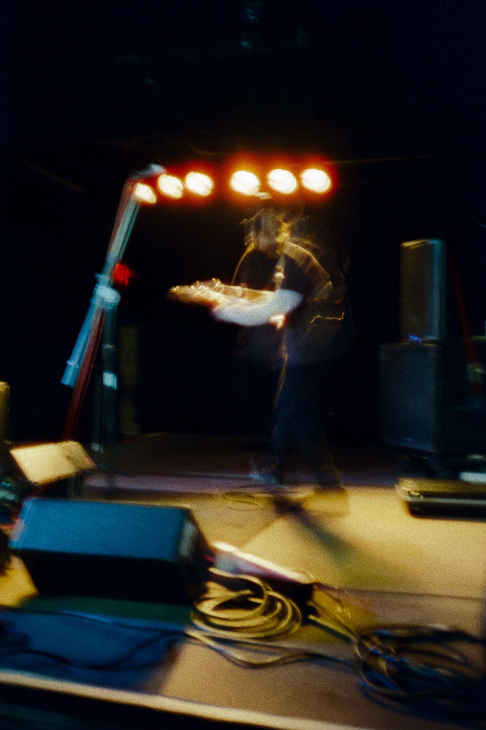 A blurry picture of an electric guitarist