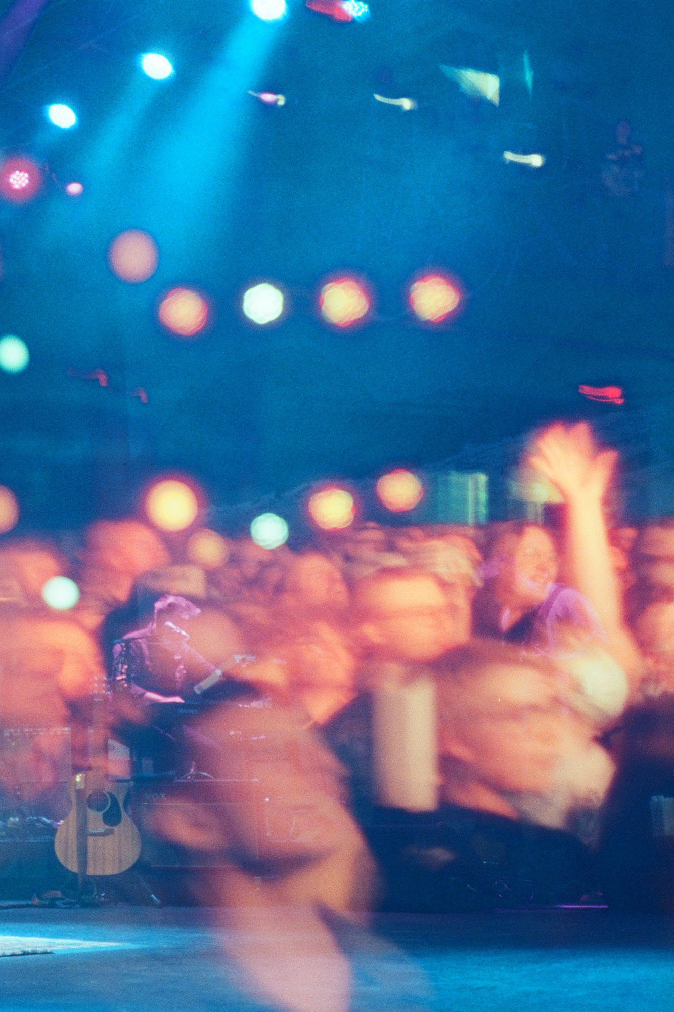 A blurry picture of an electric guitarist